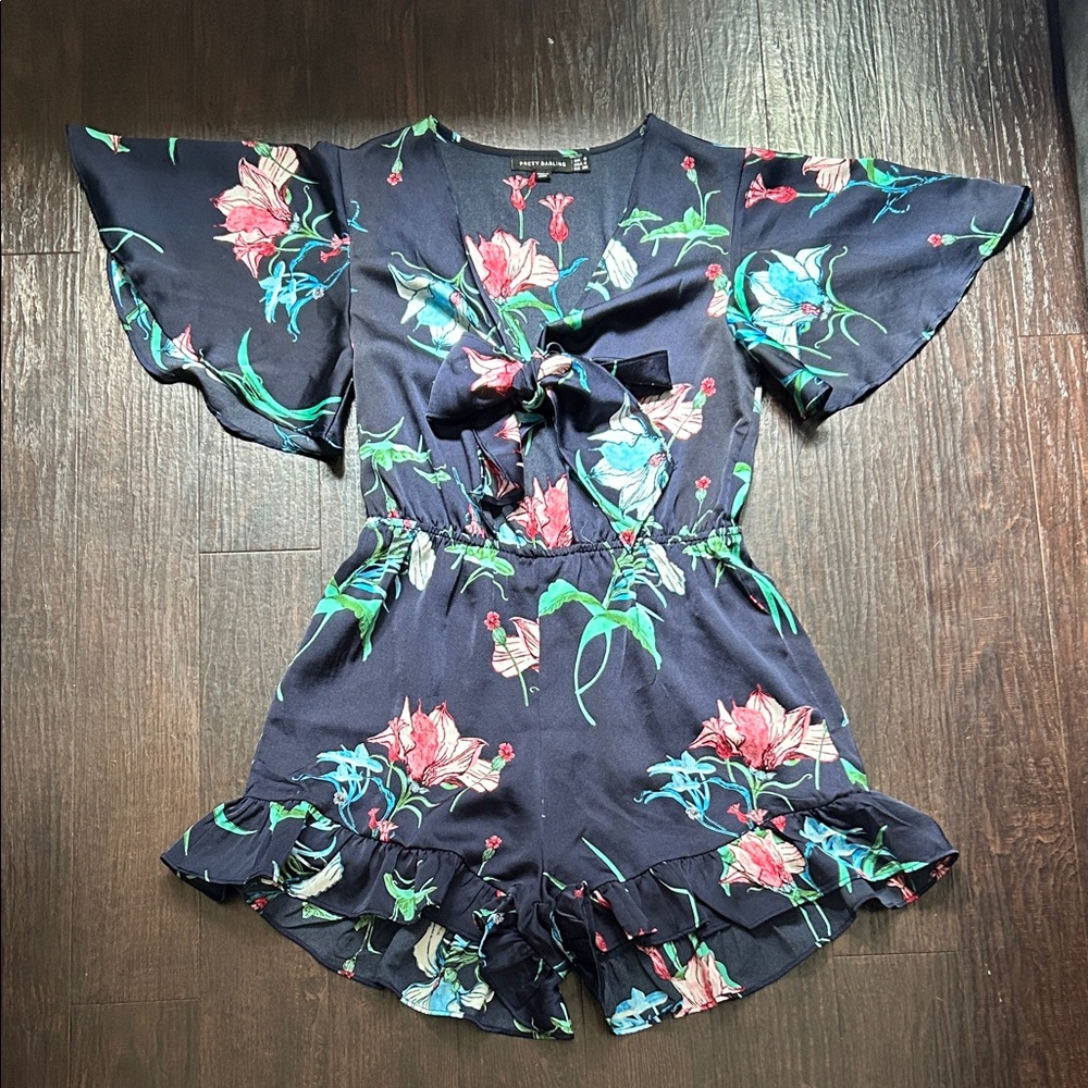 PRETTY DARLING floral romper